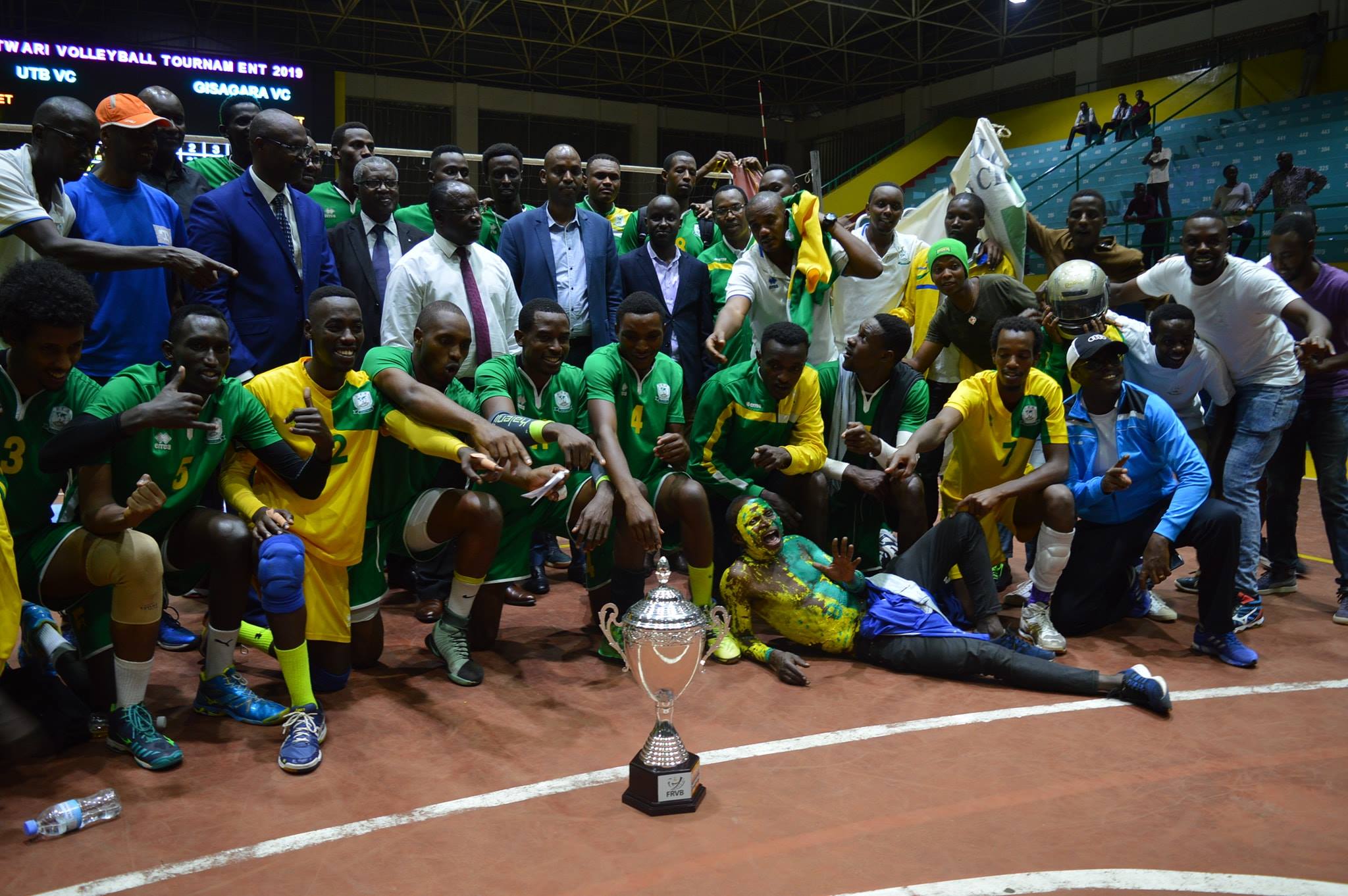 UTB yishimira igikombe yegukanye mu bagabo