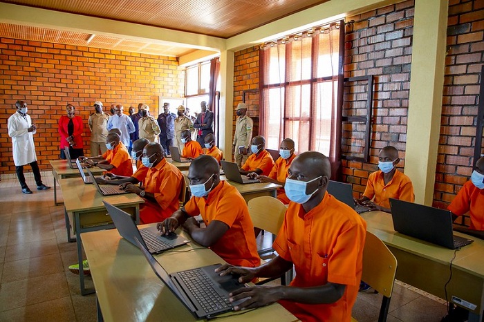 Bize imyuga itandukanye