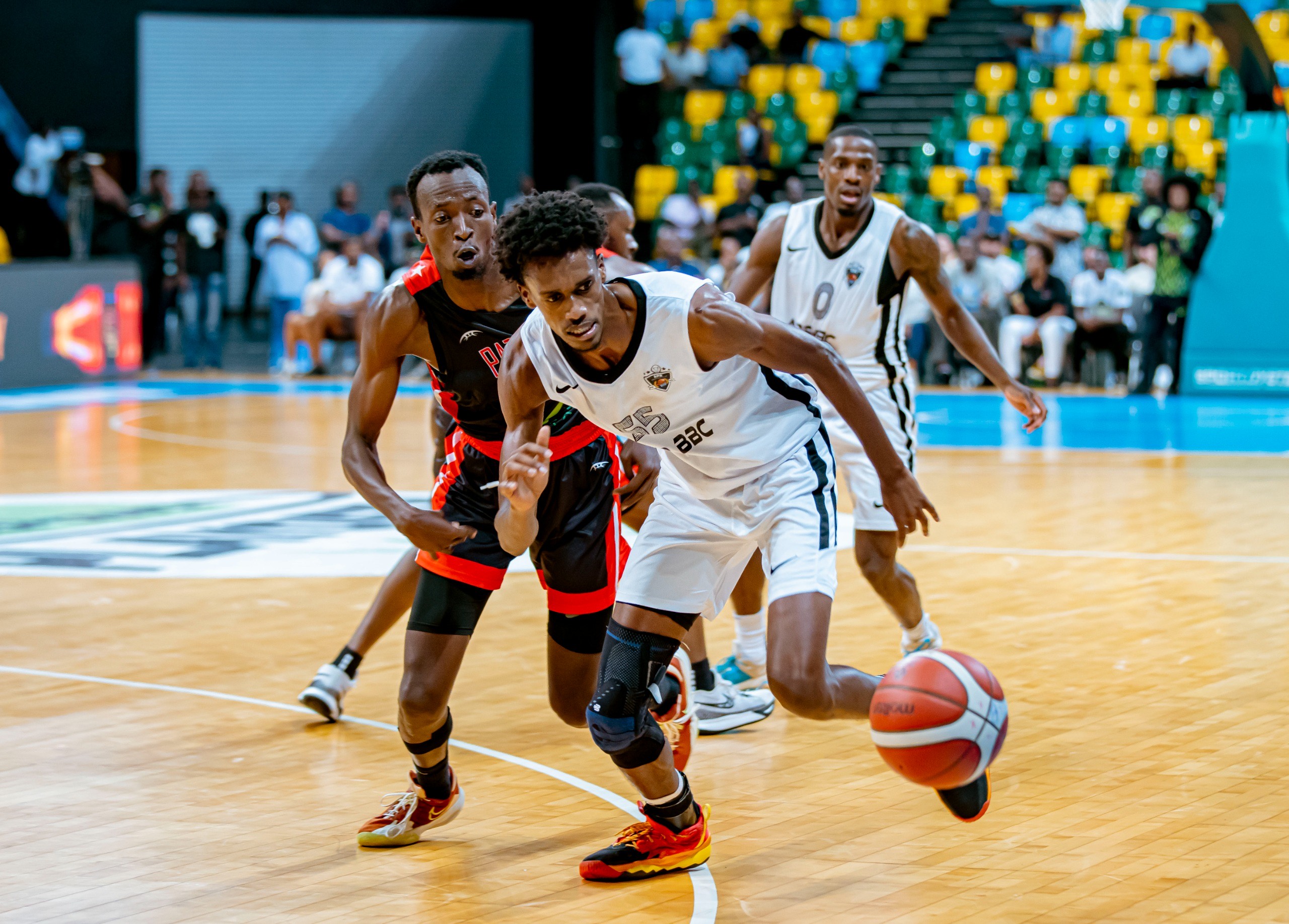 Ni umukino wari urimo gukotana ku bakinnyi b'impande zombi