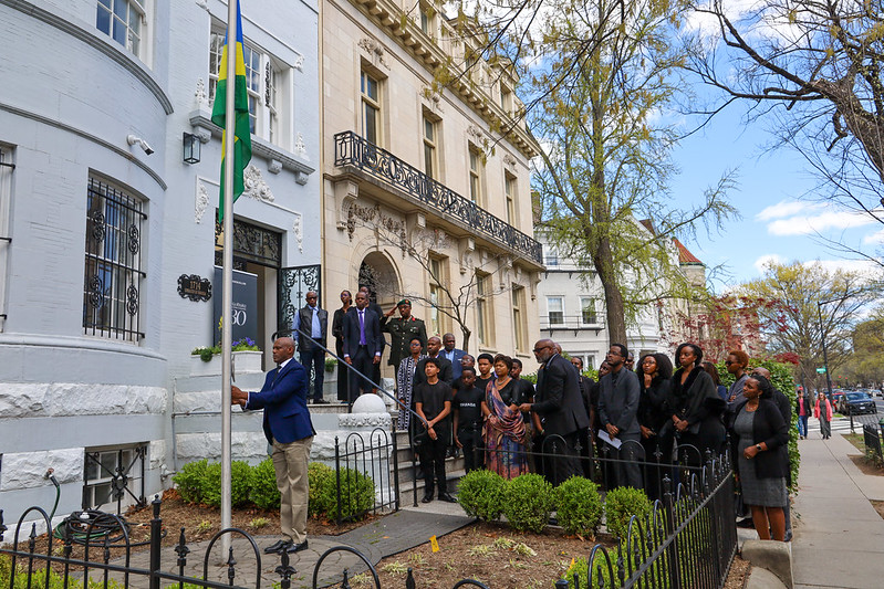 Igikorwa cyatangiye ibendera ry'u Rwanda ryururutswa kugera hagati