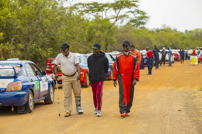 Umukunzi wa rally akora ibishoboka byose ariko akihera ijisho