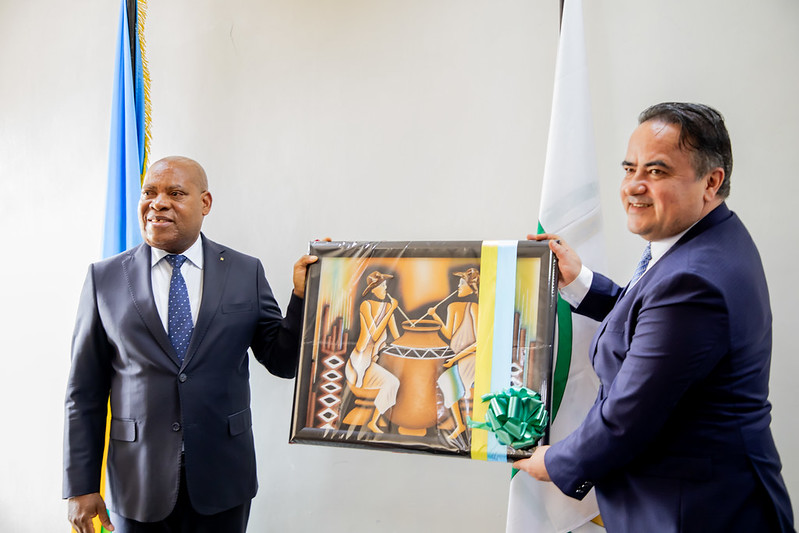 Hon. Dr Kalinda François Xavier na Ambasaderi wa Turukiya mu Rwanda