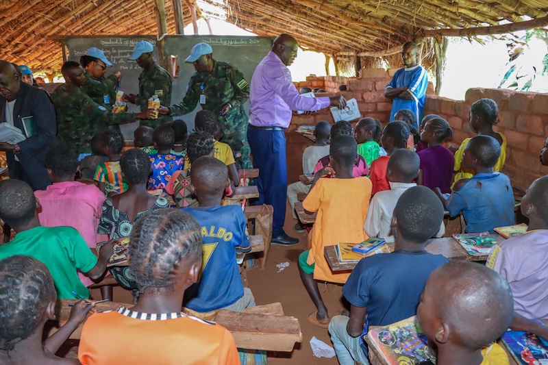 Htanzwe n'ibikoresho by'ishuri ku banyeshuri 145