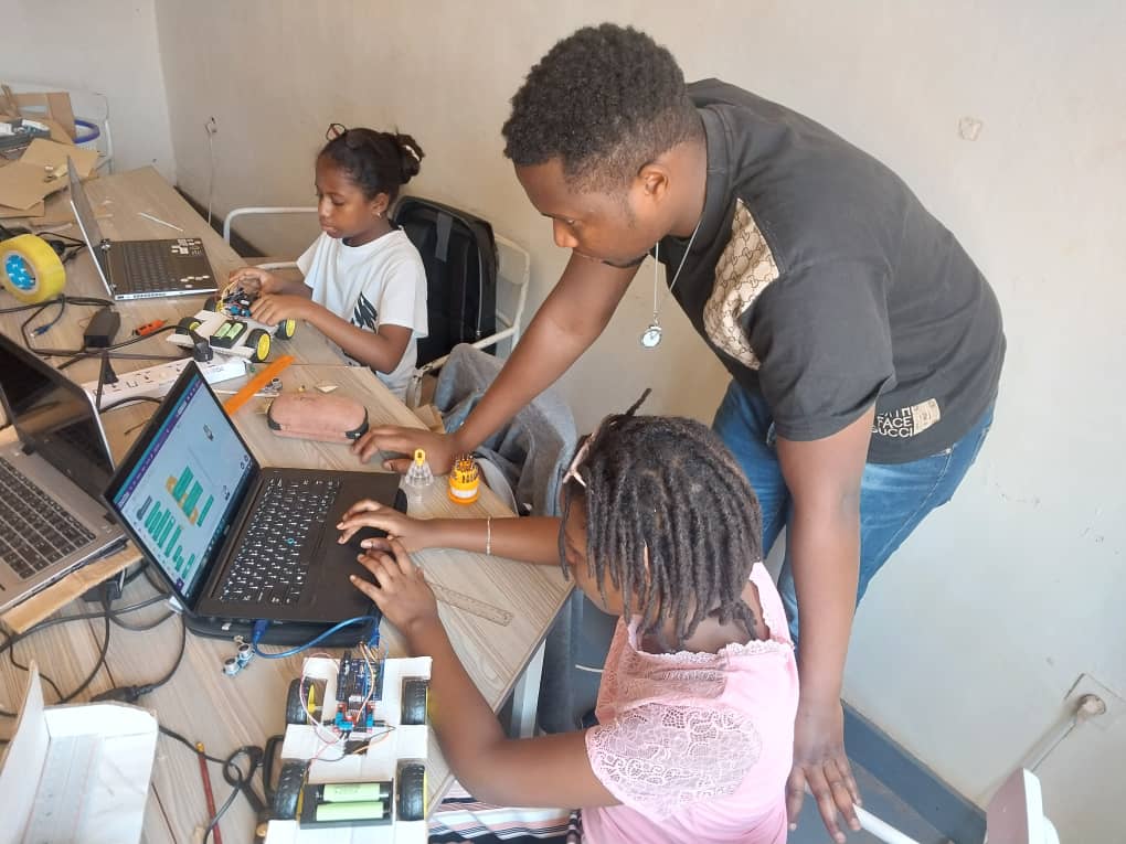EdTech Monday iragaruka ku guteza imbere amasomero yo mu buryo bw