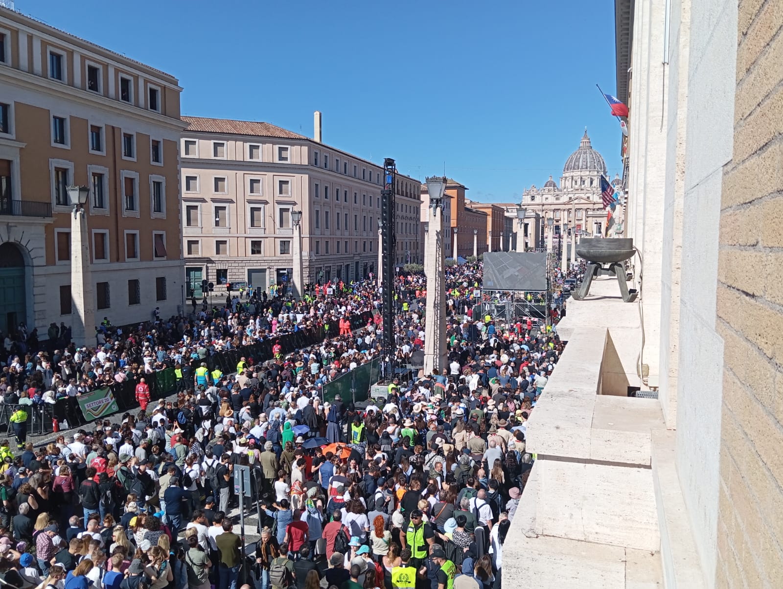 Imihanda y'i Vatikani yari yuzuye abaturage