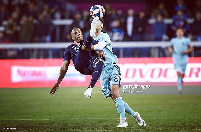 Rwatubyaye arwana ku ikipe ye 