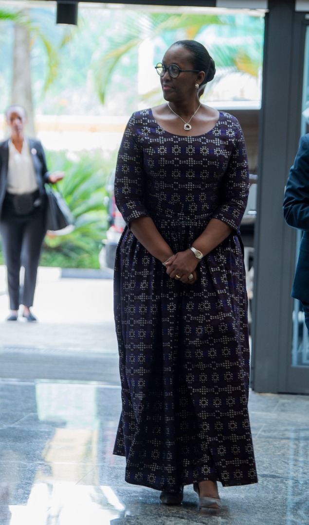 Madame Jeannette Kagame yagaragaye mu mwambaro wa Made in Rwanda ku munsi wa Kabiri w'Umushyikirano