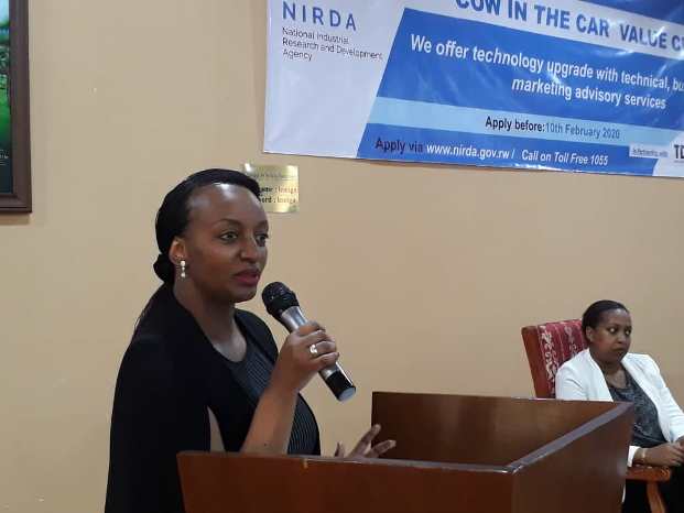 Minisitiri w'Inganda n'Ubucuruzi, Soraya Hakuziyaremye yahuye n'abatunganya ibikomoka ku nka birenze inyama n'amata