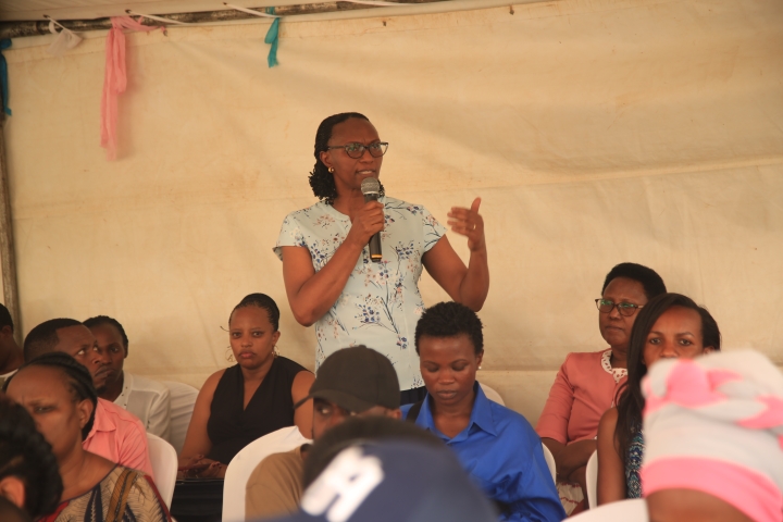 Bahawe umwanya wo kubaza, bahabwa n'ibisubizo