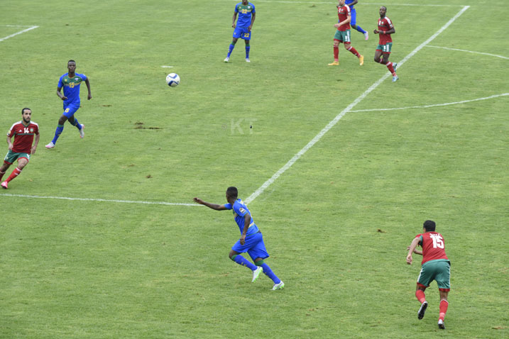 Mu gice cya mbere imipira myinshi yakiniwe ku izamu ry'Amavubi