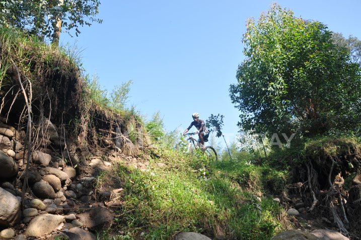 Bazanyura no mu misozi y'amakoro