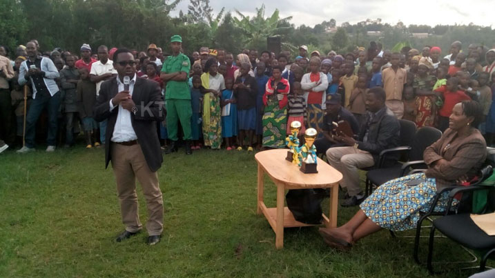 Mayor Habitegeko yasabye abaturage gukunda imikino, no gushishikariza abana kugana ishuri