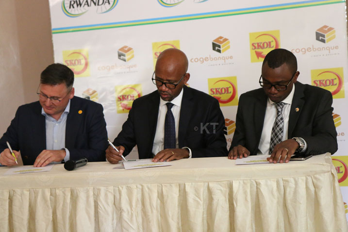 Havuguruwe amasezerano hagati ya Skol,Cogebanque ndetse na Ferwacy muri Tour du Rwanda