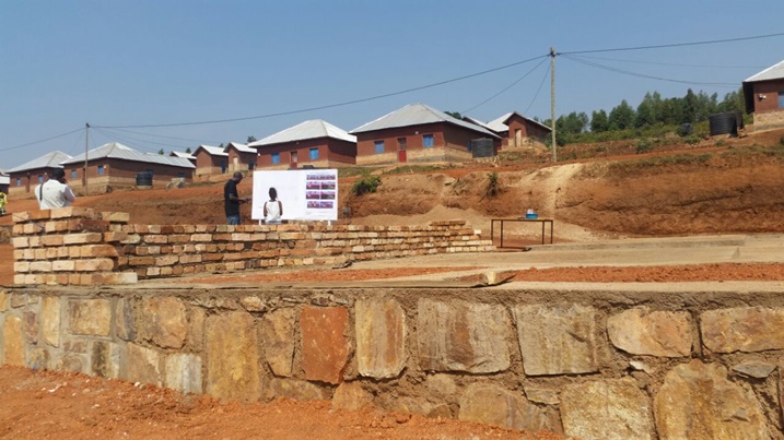 Zimwe mu nzu zirimo kubakwa, izindi zamaze kuzura.