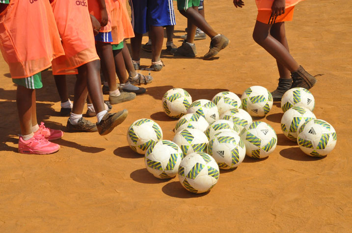 Imwe mu mipira aba bana bifashisha