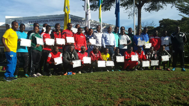 Abatoza 32 bahuguwe bahawe Licence D aha baboneyeho gufata ifoto y''urwibutso