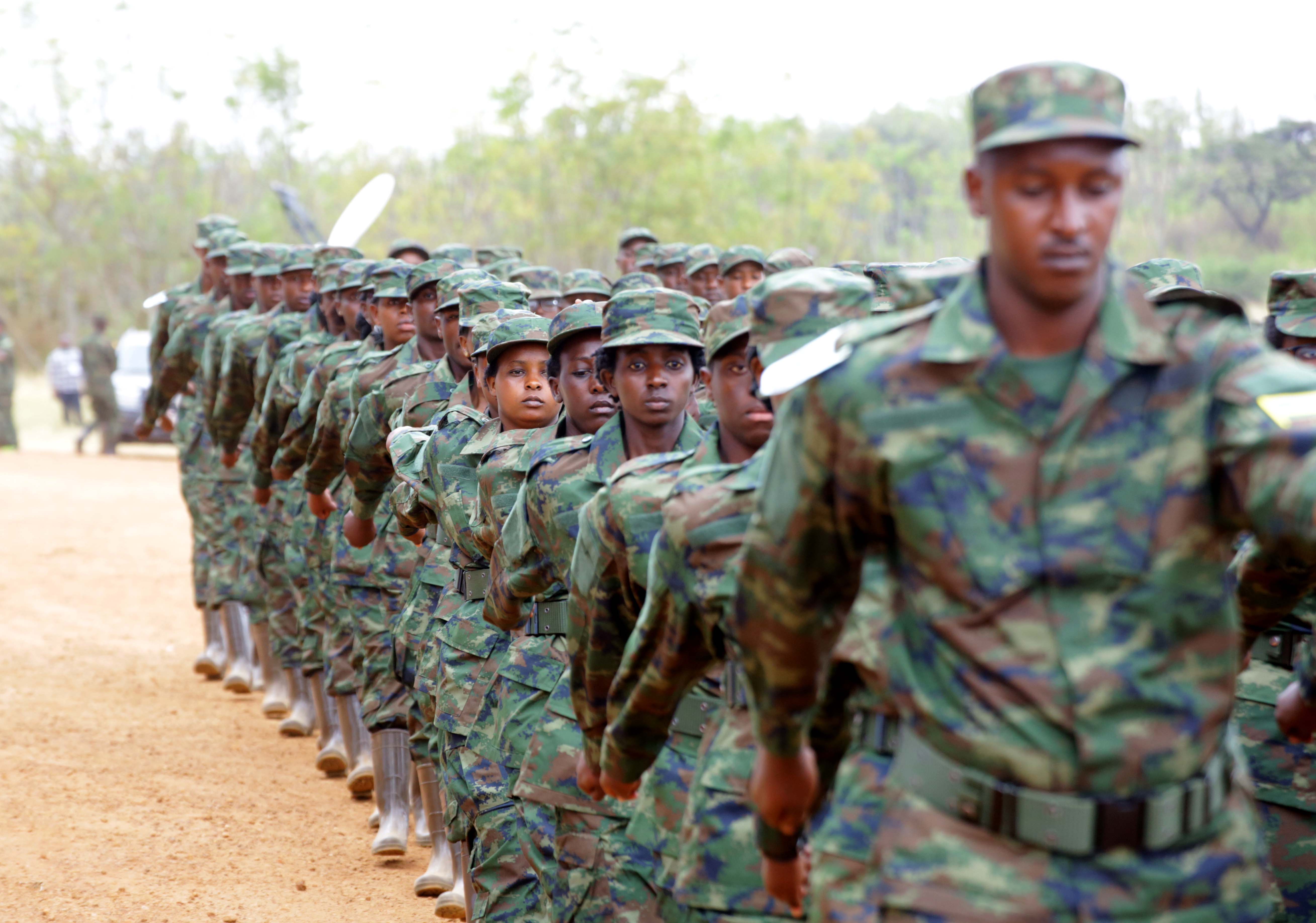 Urubyiruko rushoje itorero rwerekanye imwe mu myitozo ya gisirilare rwahigiye