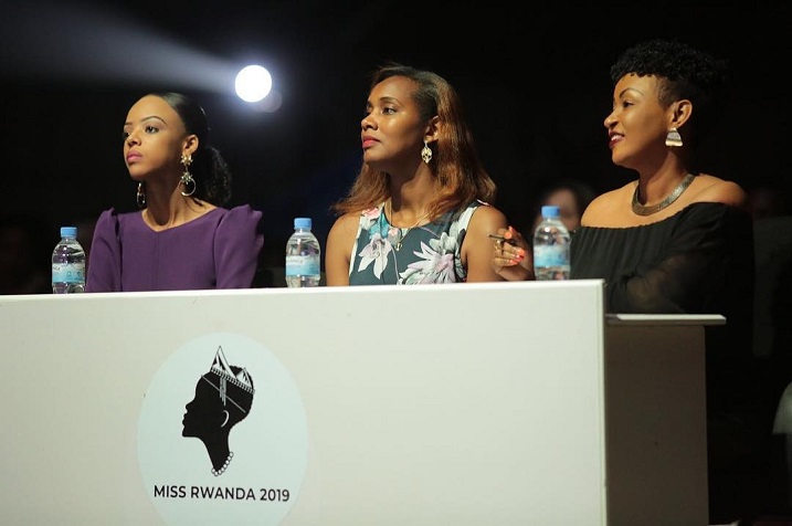 Abagize akanama nkemurampaka ntiborohewe n'urusaku rw'abafana