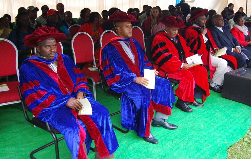 Gasana Jerome (uwa Kabiri uturutse ibumoso) Umuyobozi mukuru w'Ikigo cy'Igihugu gishinzwe guteza imbere imyuga n'ubumenyingiro yari muri uyu muhango