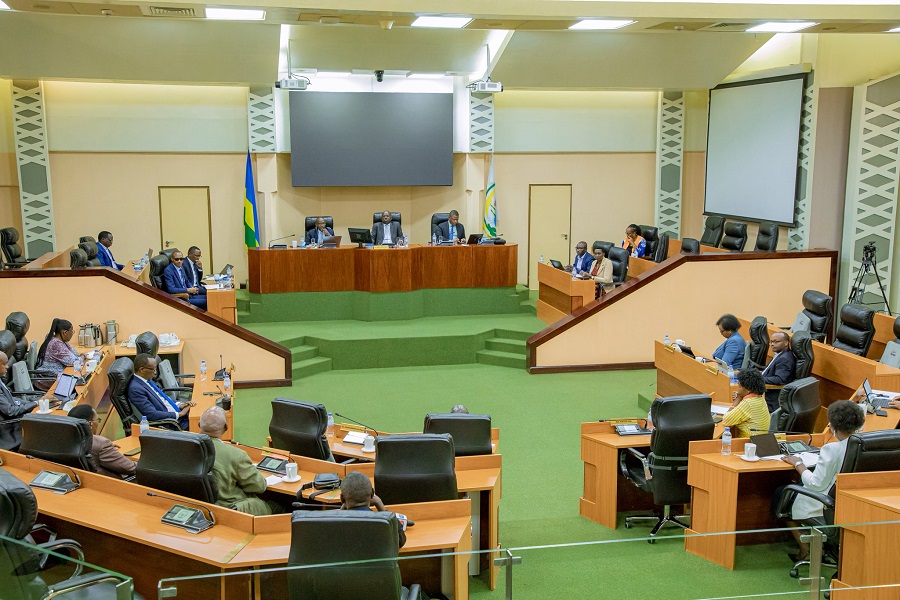 Abadepite baganiriye n'abakuriye ibigo by'imari ku nguzanyo zitishyurwa