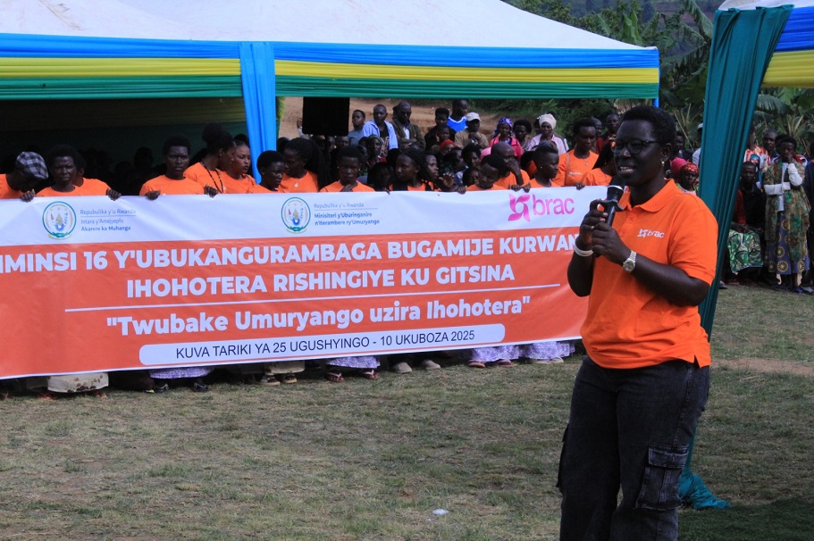 Meya Kayitare aganiriza abitabiriye iki gikorwa