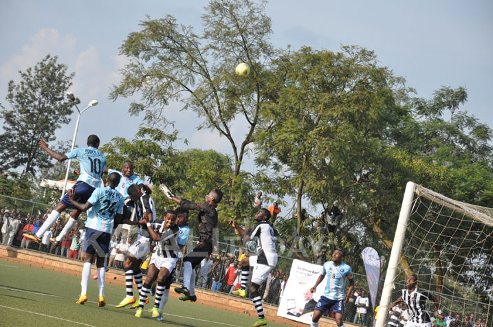 Iyo ahagaze mu izamu biragoye kumubona mo igitego