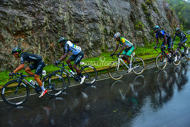 Bamanuka i Shyorongi mu mvura yari yabahereye i Musanze ubwo berekezaga i Kigali, hari ku itariki 19/11/2016
