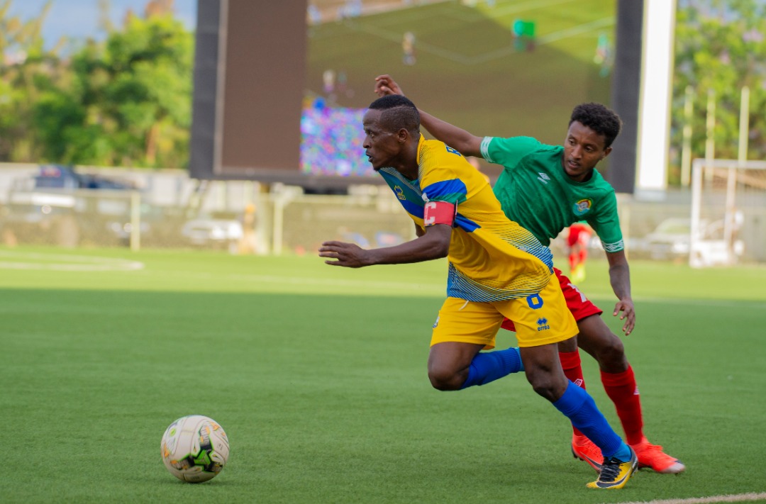 Haruna Niyonzima ari mu bakinnye CHAN ya mbere muri 2011, ubu yongeye gufasha Amavubi kuyisubiramo