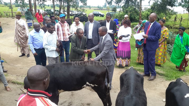 Hari abaturage bahawe inka