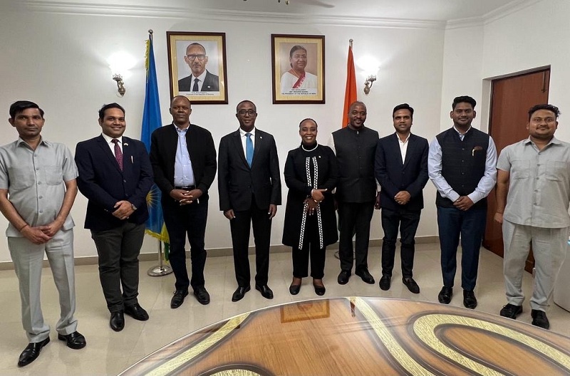 Minisitiri Biruta yahuye n