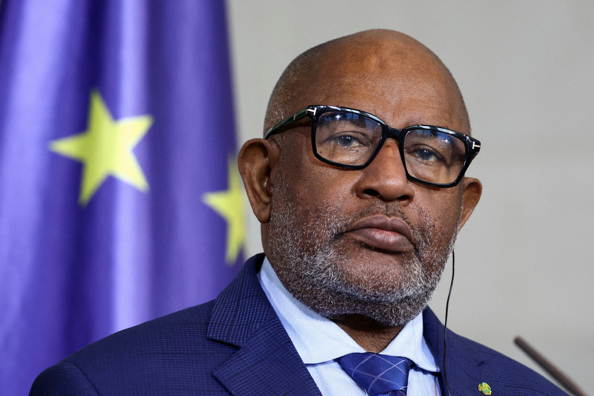 Perezida Azali Assoumani wa Comoros, yakomerekeye mu gitero cy