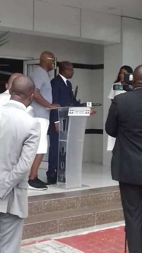 Benshi banenze iyi myambarire ya Samuel L Jackson mu birori bikomeye nko guhabwa ubwenegihugu