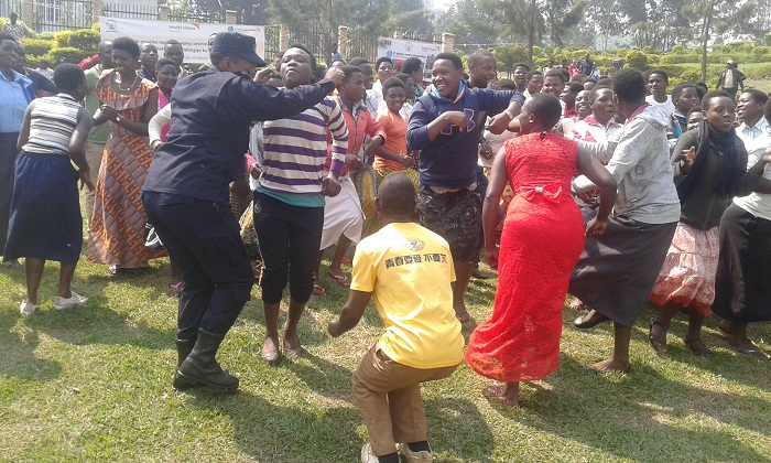 Habaye ubusabane bw'urubyiruko na Polisi