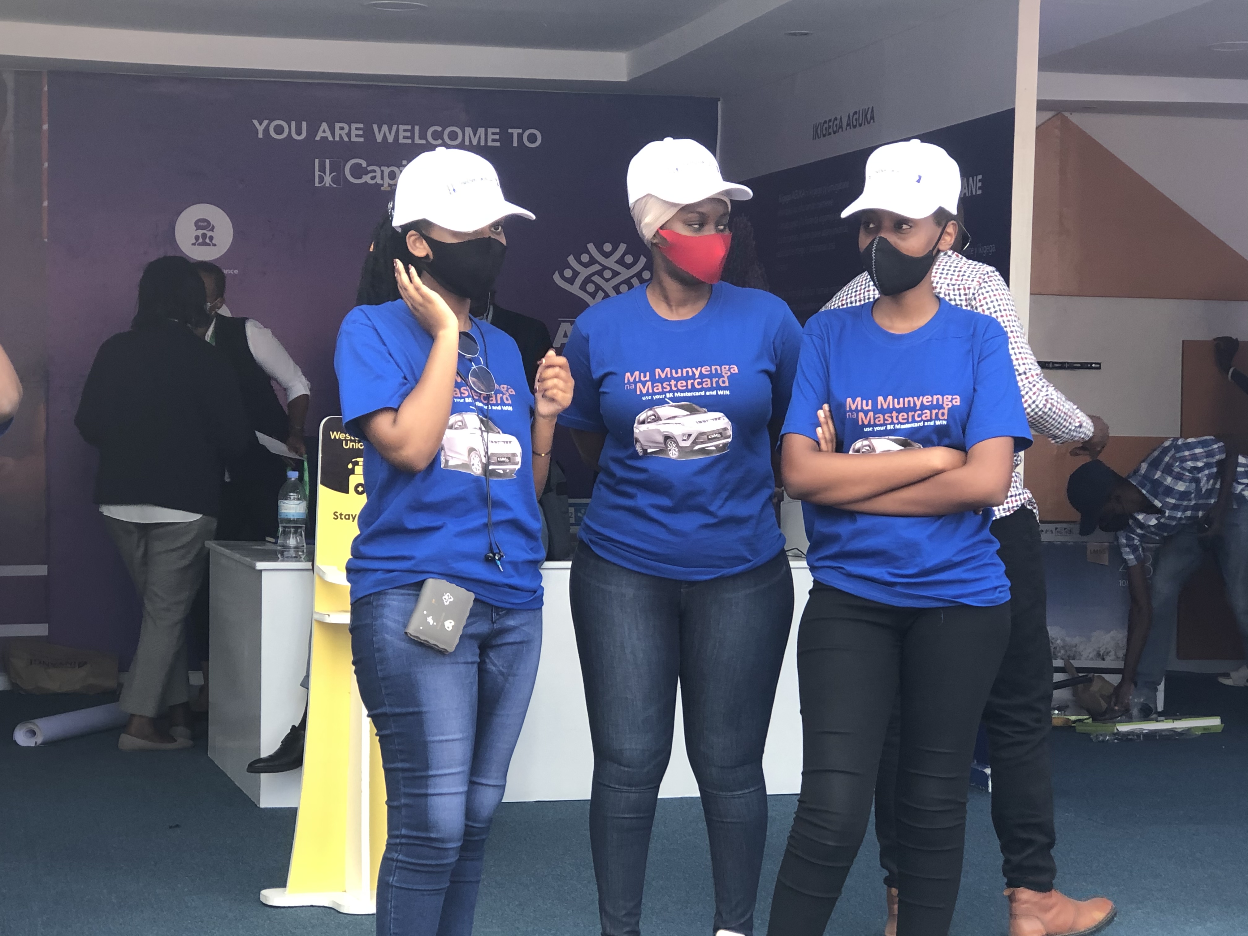 Abakozi ba BK mu imurikagurisha bari babukereye