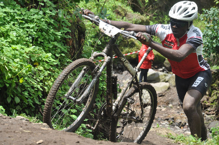 Aho inzira igoye igare ryaraterurwaga