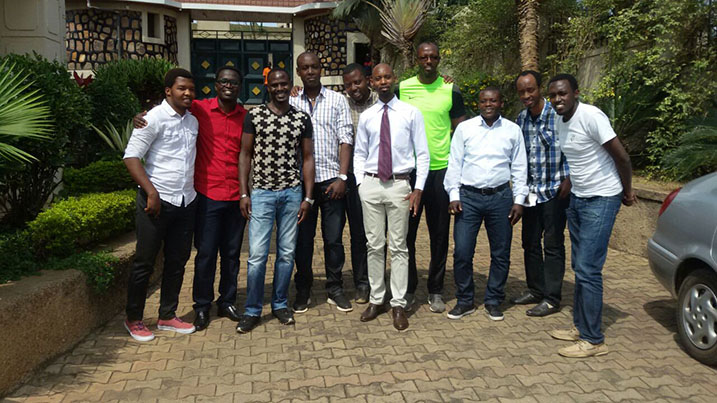 Abahoze bakinira Amavubi bari kumwe n'abakozi ba Kigali Today