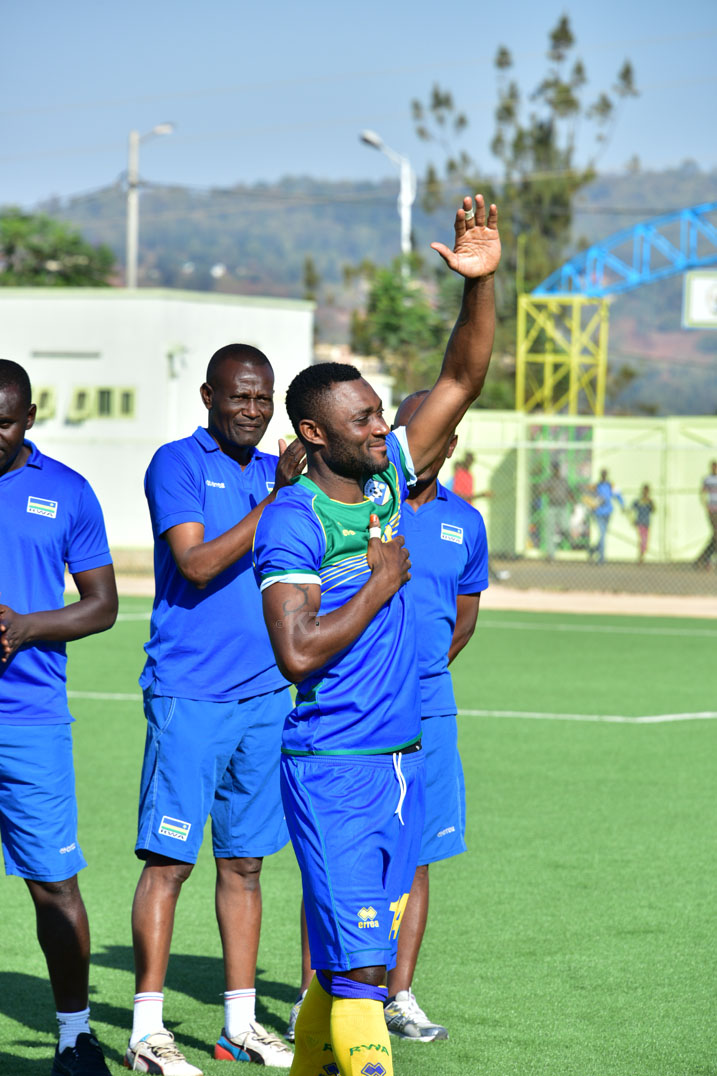 Sadi Abedi Makasi yiyereka abafana