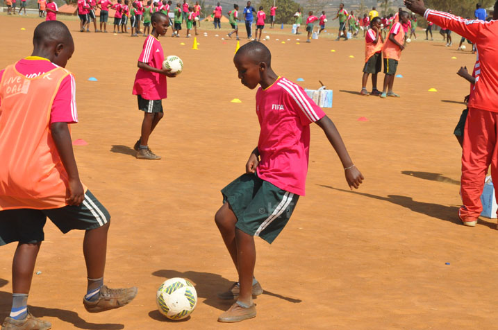Baritoza gutera umupira no gucengana