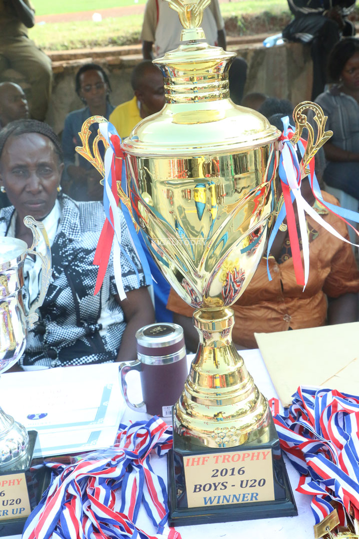 Igikombe amakipe yombi yahataniraga 