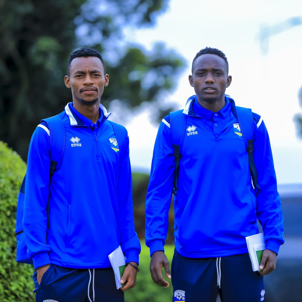 Niyomugabo Claude na Ruboneka Jean Bosco bakinana muri APR FC