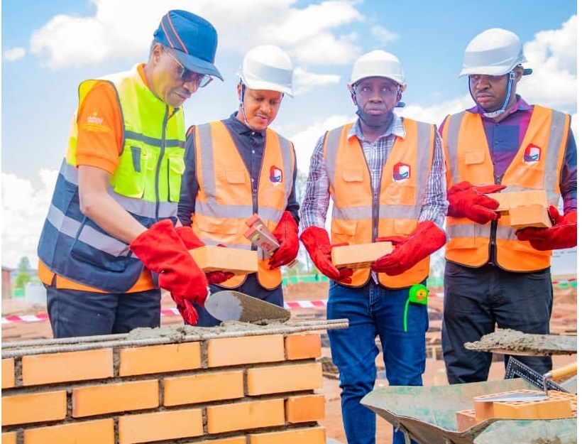 Minisitiri Maj Gen (Rtd) Albert Murasira mu gutangiza iki gikorwa