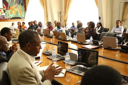 Abari bitabiriye umwiherero batanze ubuhanya n'ibitekerezo bitandukanye.