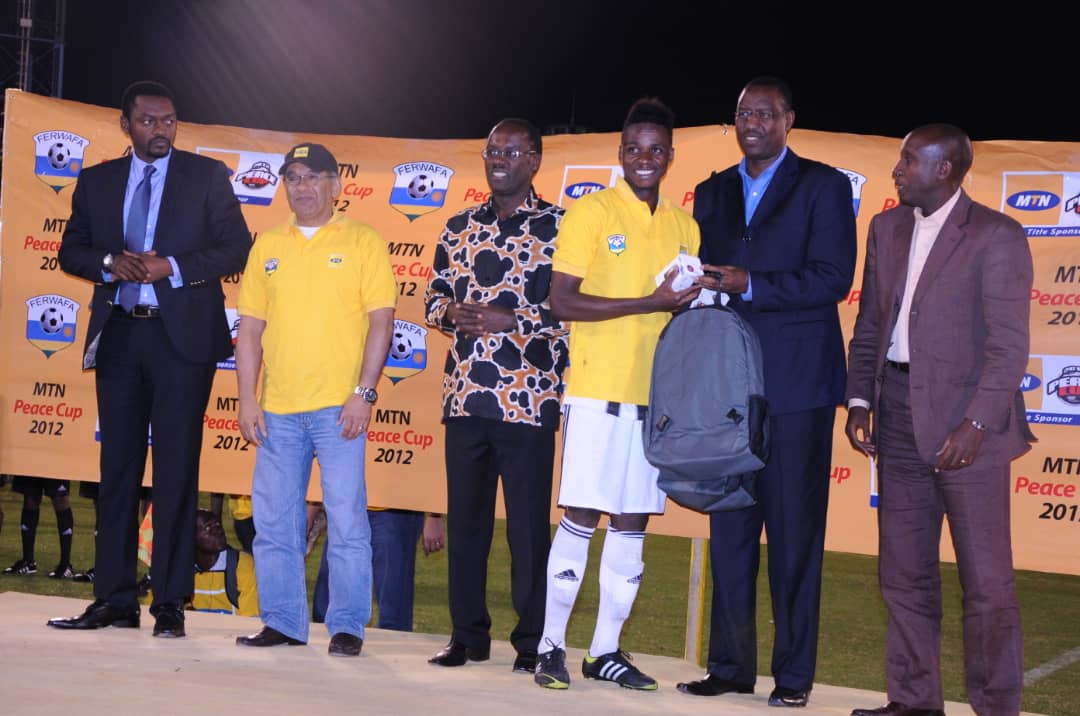 Ahabwa igihembo nk'umwe mu bakinnyi bitwaye neza