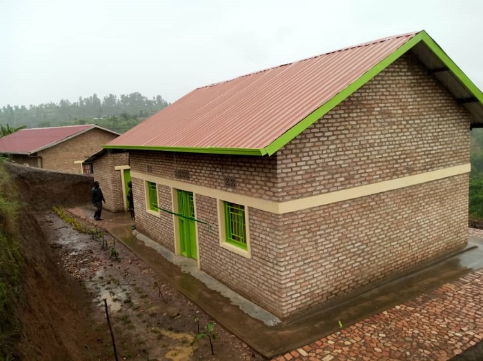 Bahawe inzu ifite agaciro ka miliyoni esheshatu