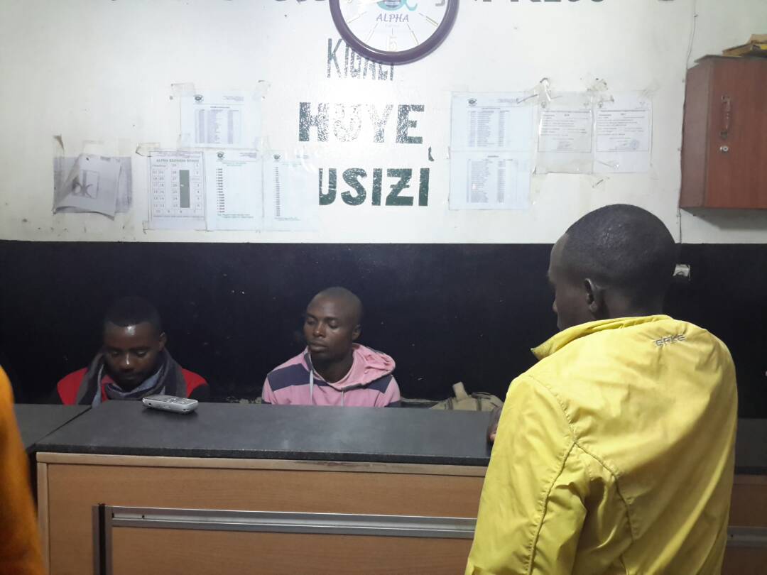 Mu gicuku, muri Gare ya Nyabugogo bari bigikata amatike y'abajya kurira Ubunani iwabo 