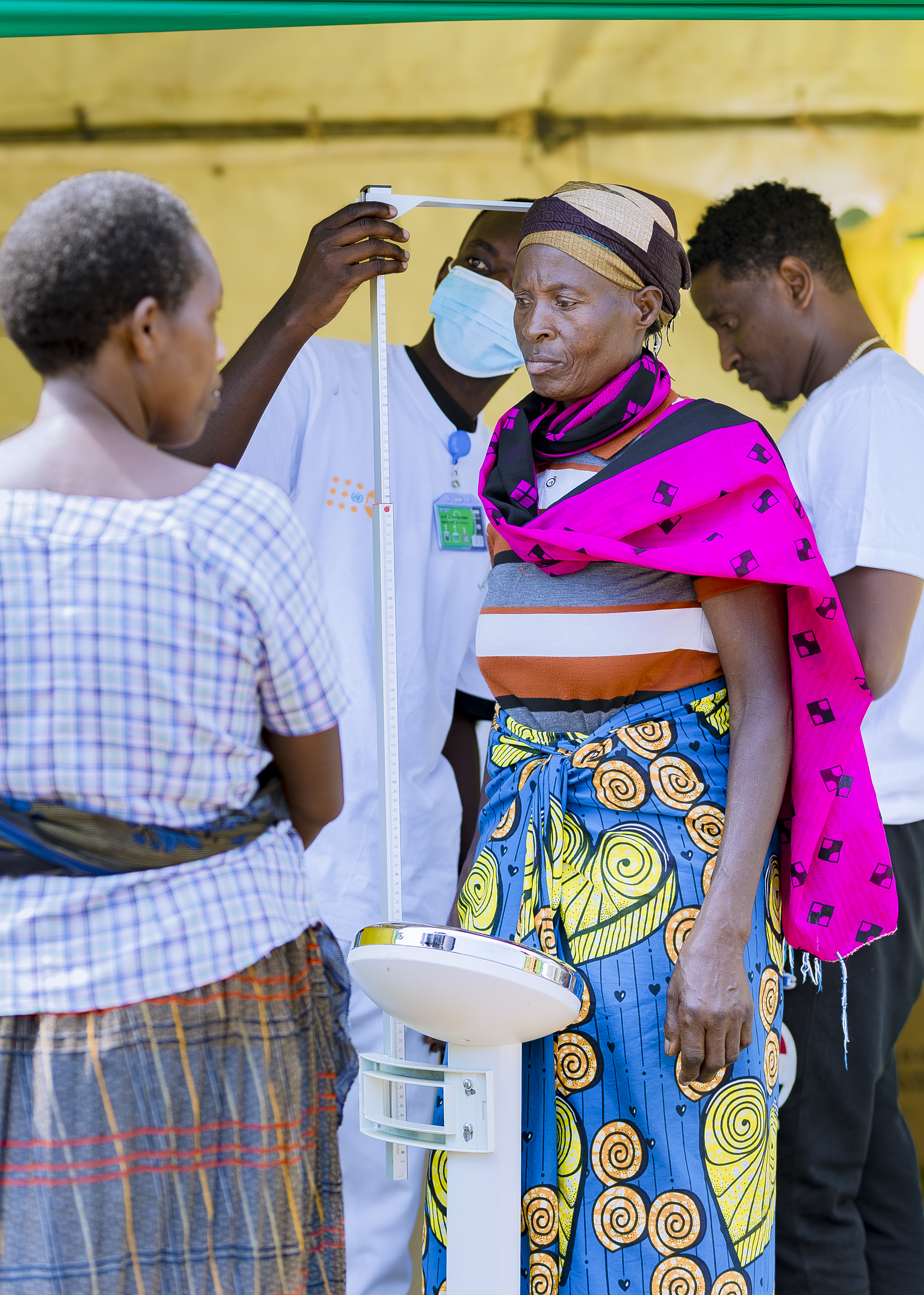 Abaturage b'i Karongi bahawe na serivisi zitandukanye z'ubuvuzi