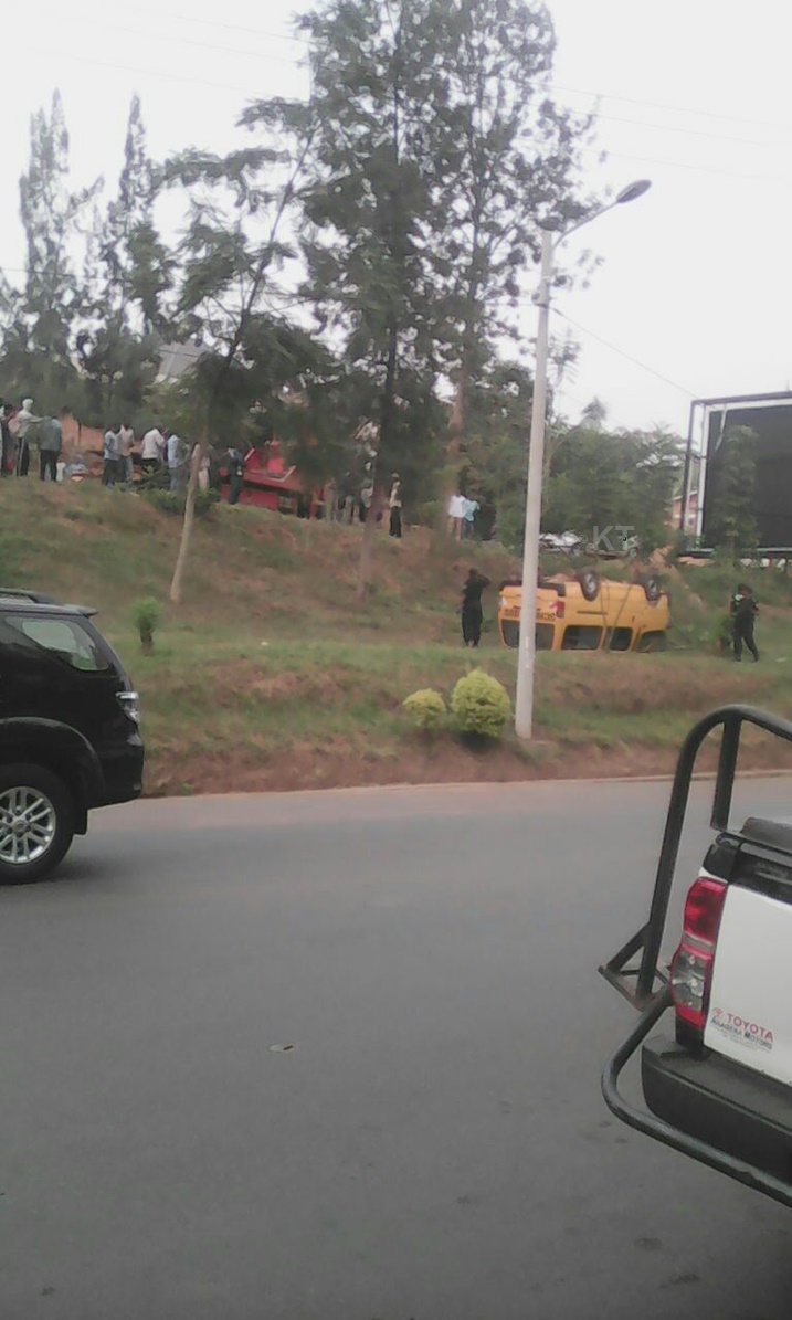 Iyi modoka yibiranduye iragarama. Ifoto: Tabaro Jean de la Croix/KT Press.
