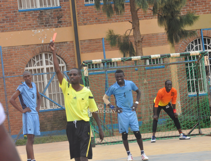 Umukino watanzwemo amakarita 3 y'umutuku