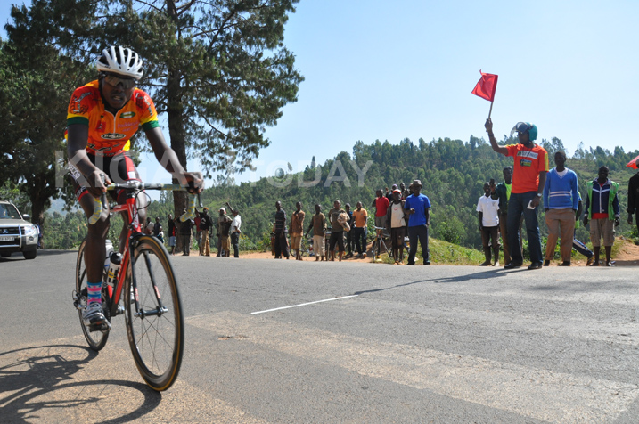 Hadi Janvier yaje kwinjira mu murenge wa Huye ari uwa mbere