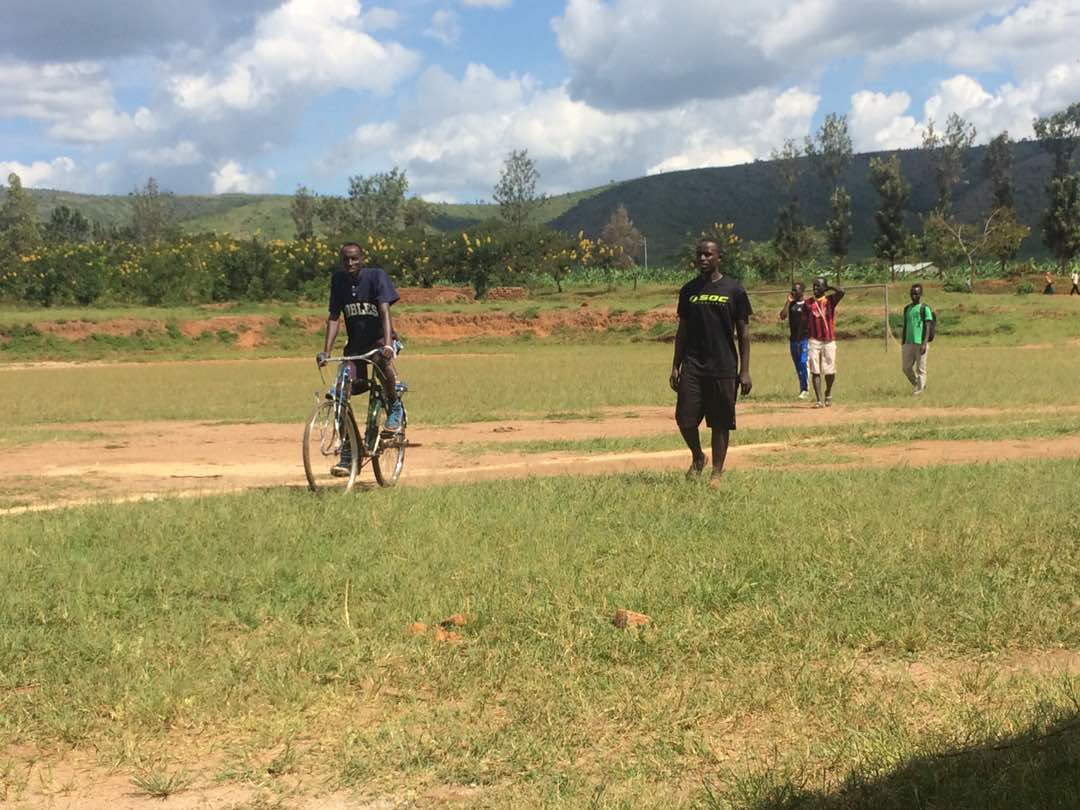 Uje ku igare cyangwa uriteze aho kumugeza ku kibuga rimugeza mu kibuga